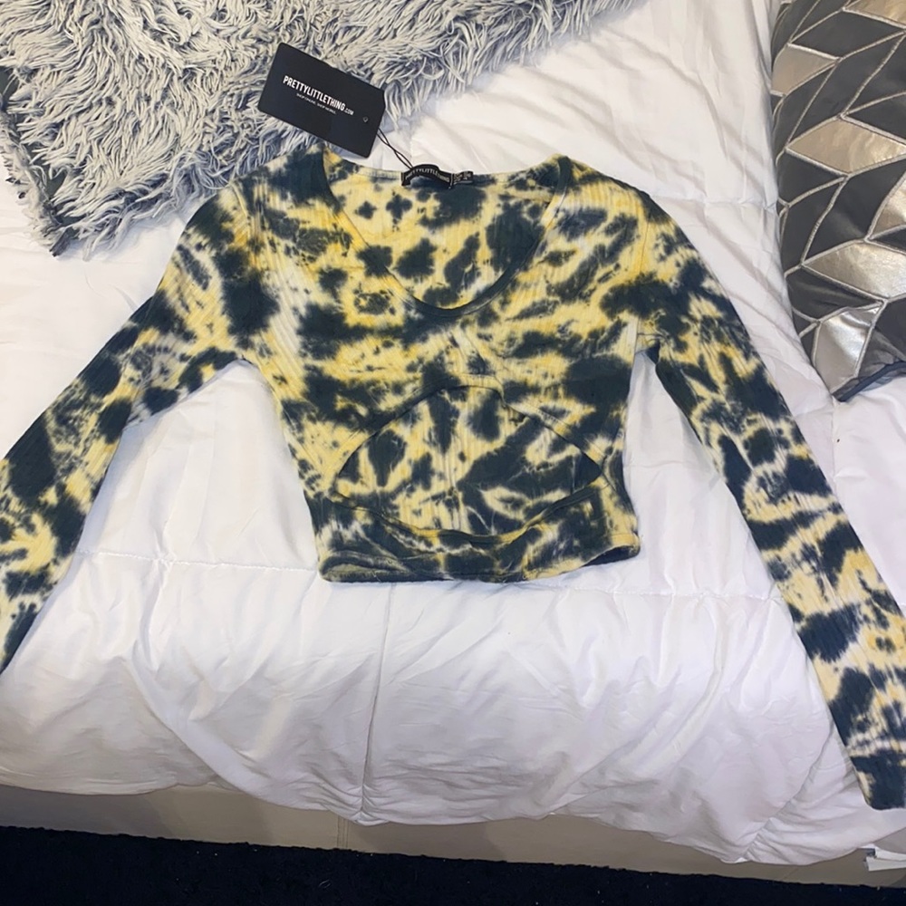 PrettyLittleThing tie dye long sleeve crop top